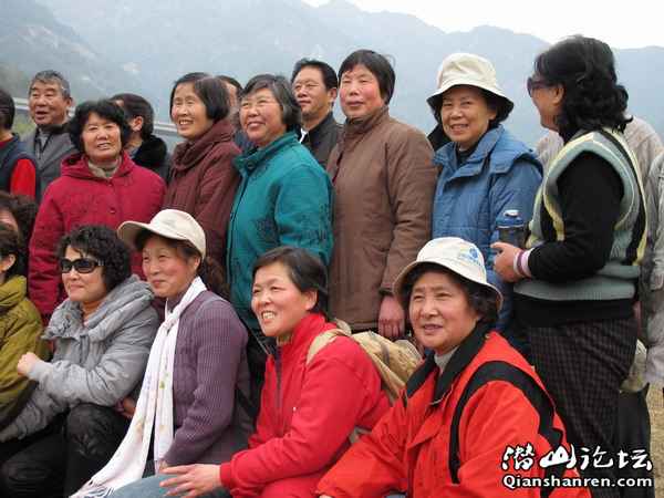 安庆潜山:三八女子春游团,闹热天柱半边天 (新