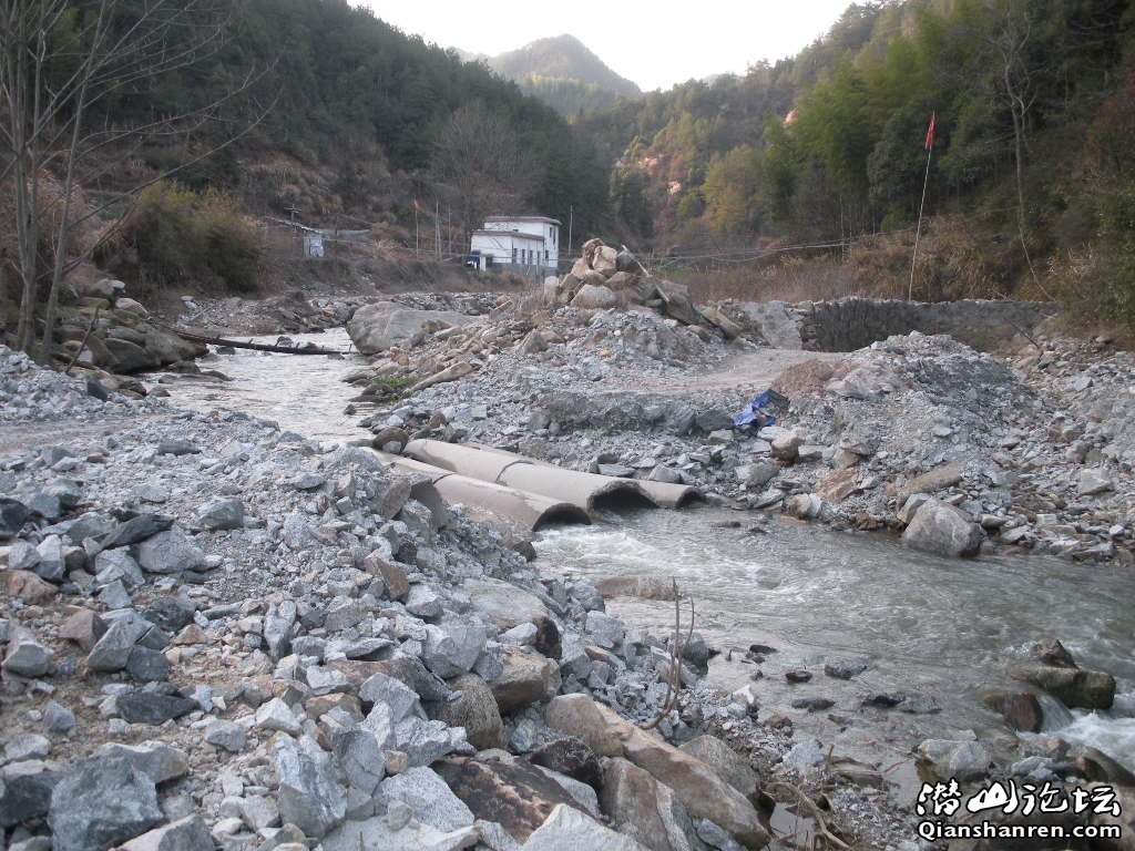 Ƭ 051.jpg