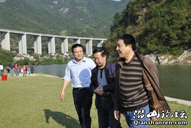 ���쵼�ļ�٩�ڰ���̶����ʵ�ض���������ΰ�ȫ����.jpg