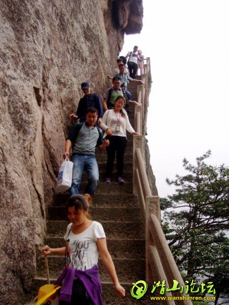 ��ɽ�ο͵�����͸������·�ߵļ���