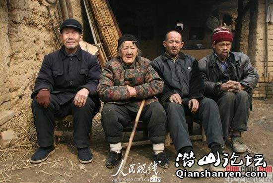 河南鲁山百岁老人头上长犄角 不疼也不痒(组图